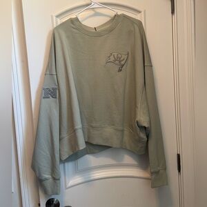 Tampa Bay Buccaneers Pro Standard Light Green Pullover Crewneck Sweatshirt NWT
